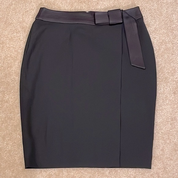 Ann Taylor Dresses & Skirts - NWT Ann Taylor pencil skirt 6